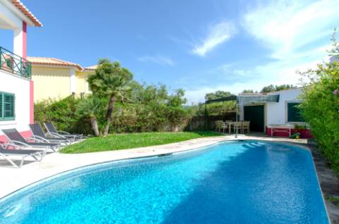 Moradia T5 vista total de Serra e piscina