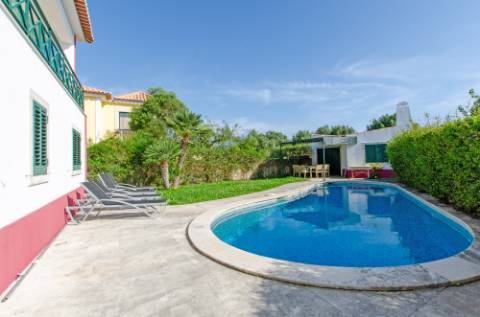 Moradia T5 vista total de Serra e piscina