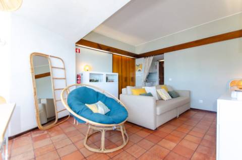 T0 em Sesimbra, junto à praia