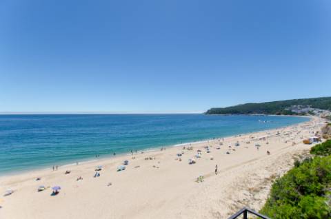 T0 em Sesimbra, junto à praia