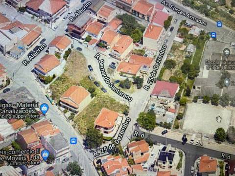 Terreno Urbano para construção de Moradia com 2 pisos