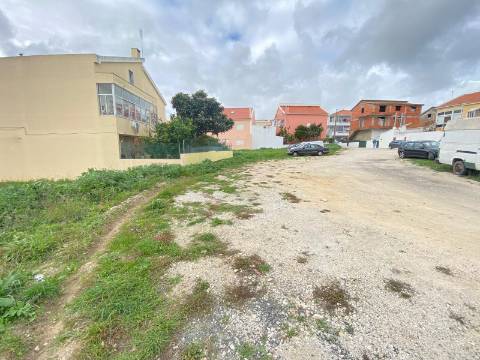 Terreno Urbano para construção de Moradia com 2 pisos