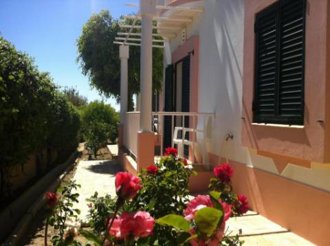 Prédio com 9 frações em Sagres