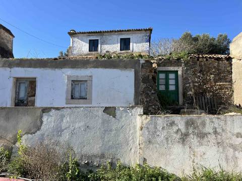 Moradia em ruínas, em Almargem do Bispo