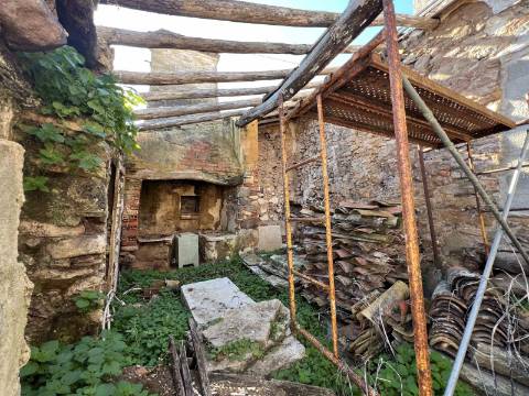 Moradia em ruínas, em Almargem do Bispo