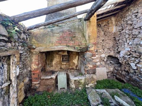 Moradia em ruínas, em Almargem do Bispo