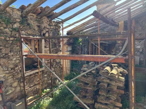 Moradia em ruínas, em Almargem do Bispo