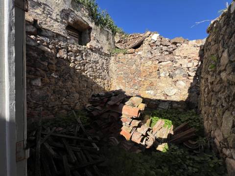 Moradia em ruínas, em Almargem do Bispo