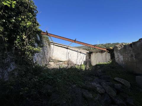 Moradia em ruínas, em Almargem do Bispo