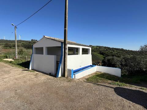 Moradia em ruínas, em Almargem do Bispo