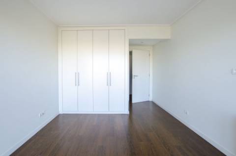 T1 para arrendamento no empreendimento Metro City