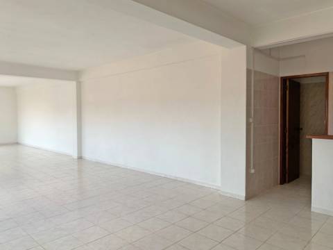 Escritórios / salas para arrendamento na Pontinha