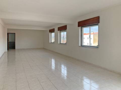 Escritórios / salas para arrendamento na Pontinha