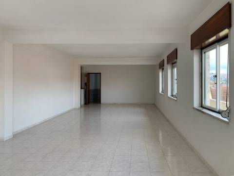 Escritórios / salas para arrendamento na Pontinha