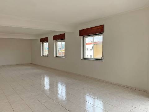 Escritórios / salas para arrendamento na Pontinha