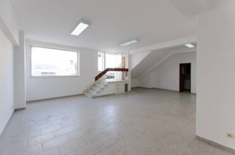 Loja / escritório em Caxias (Oeiras)