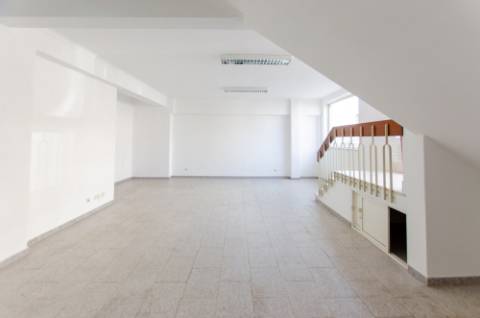 Loja / escritório em Caxias (Oeiras)