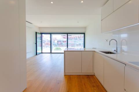 T1 no LUX PRIME, em frente ao Estádio do Benfica