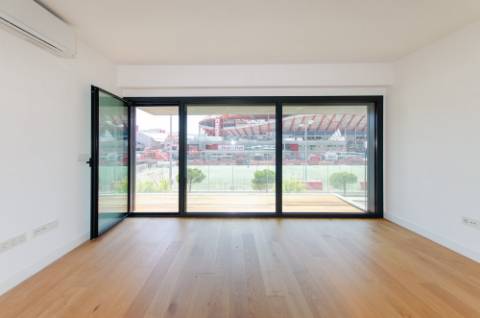 T1 no LUX PRIME, em frente ao Estádio do Benfica