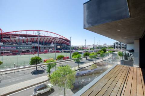 T1 no LUX PRIME, em frente ao Estádio do Benfica