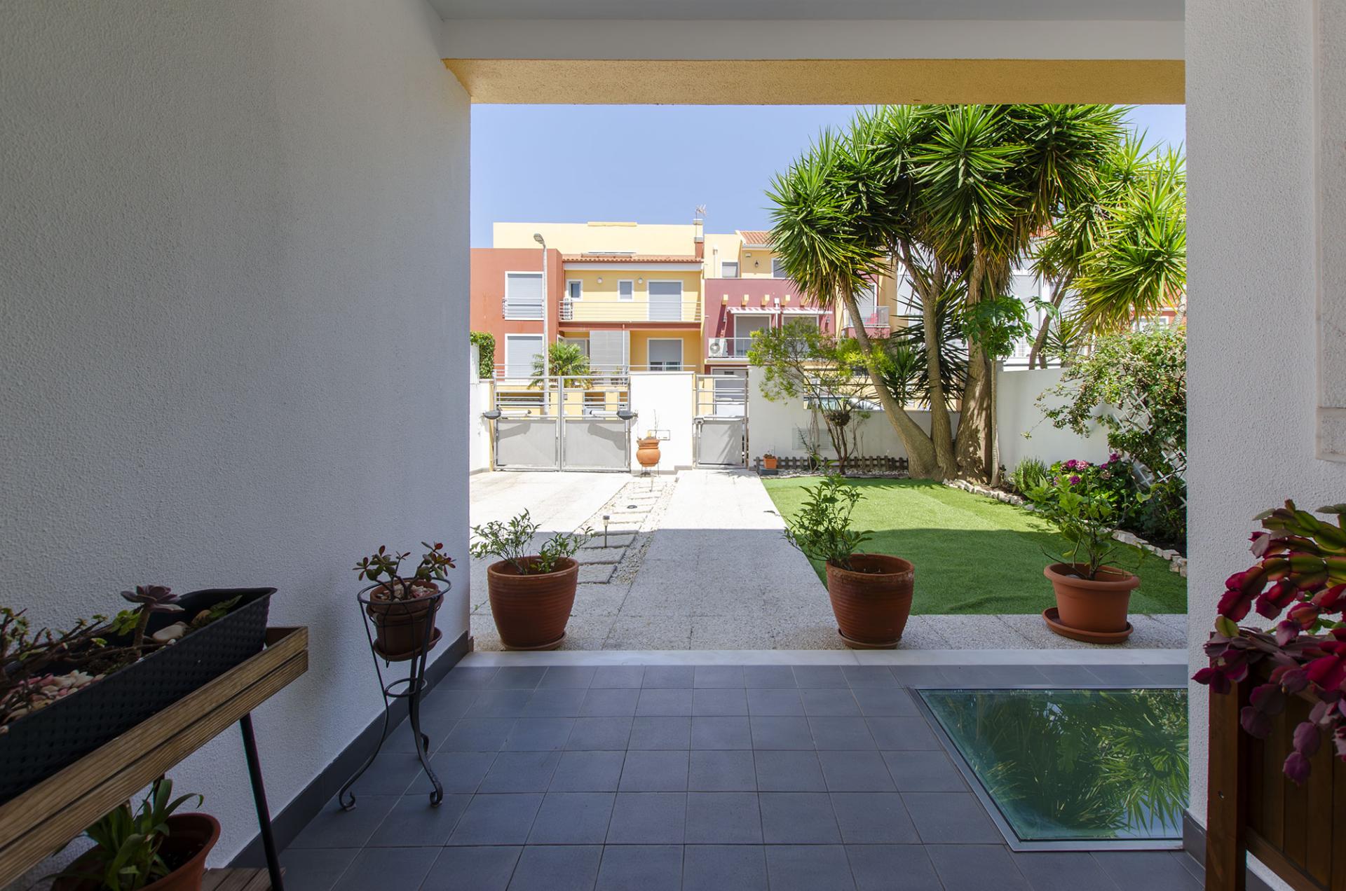 Moradia Contemporânea T4+2 em Atibá