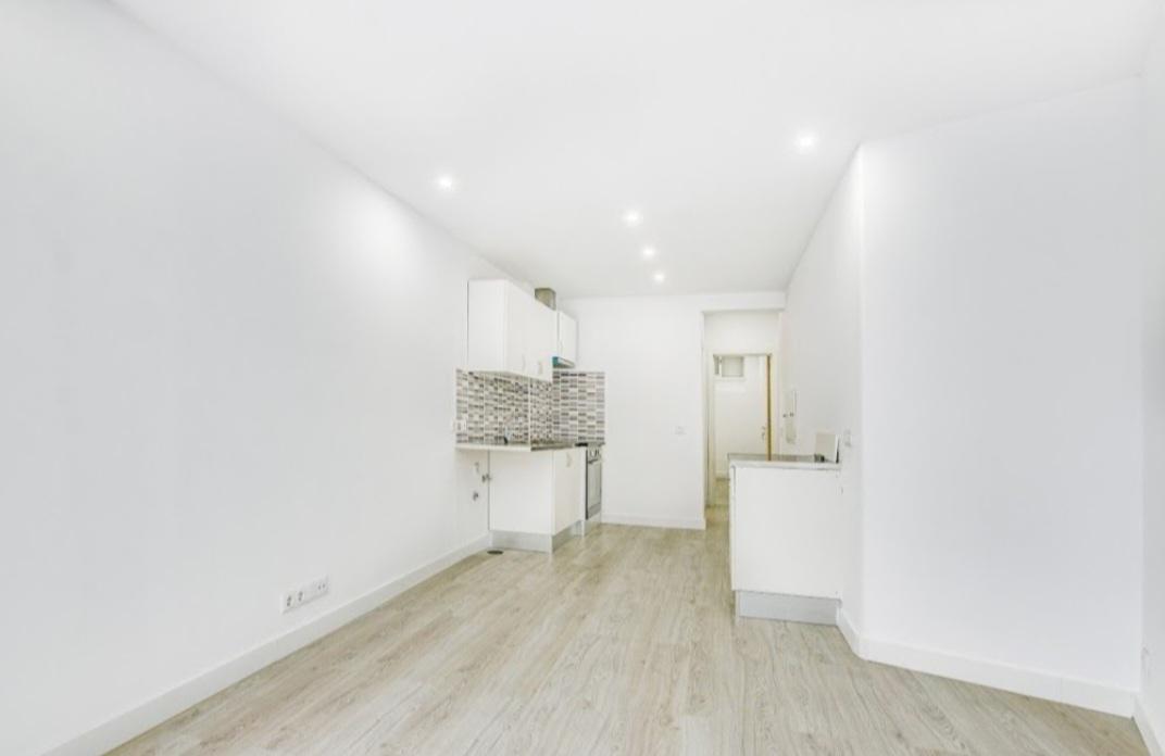 T2 remodelado em Queluz com espaço exterior