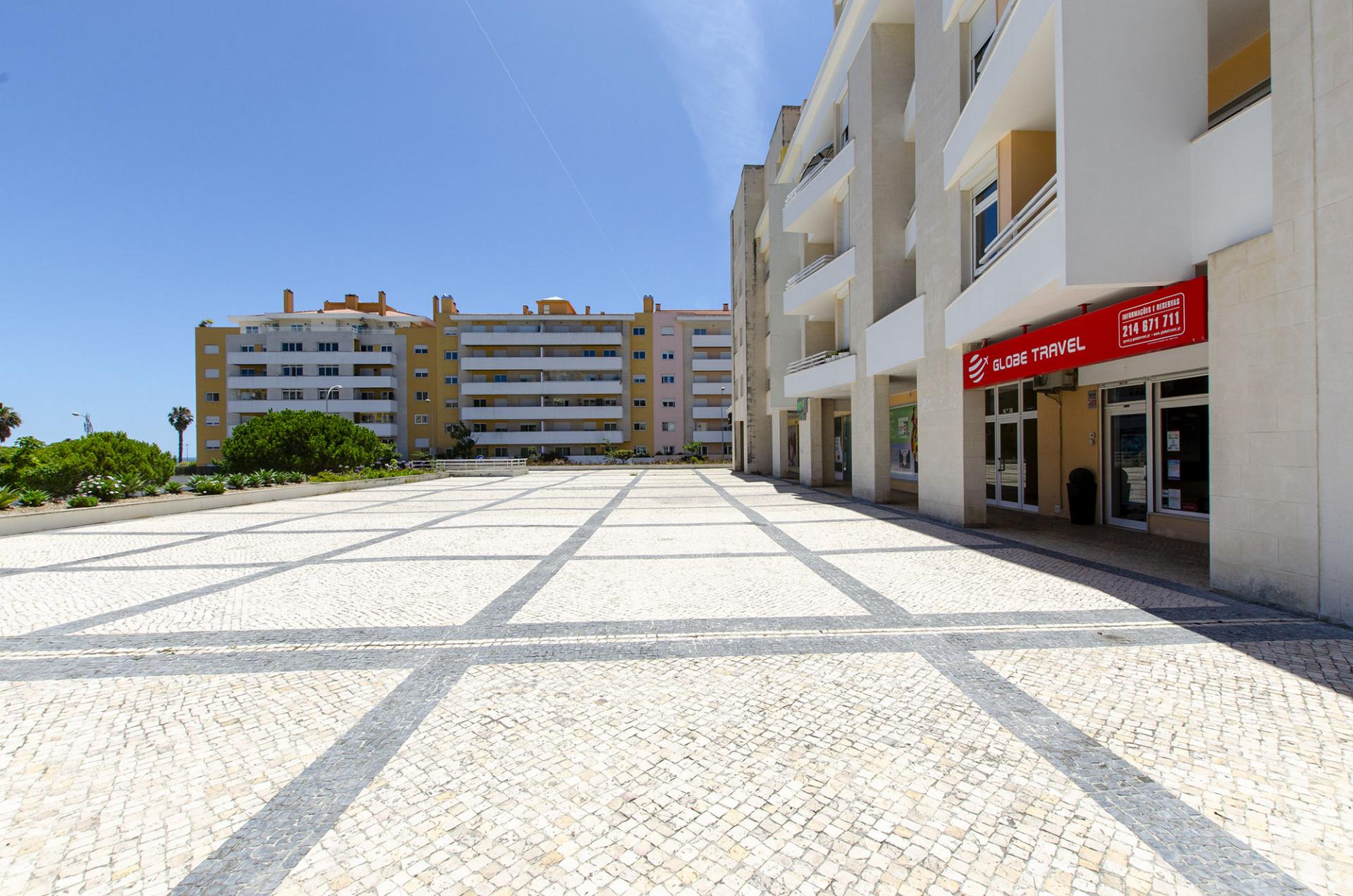 Espaço Comercial com Entrada Direta - Jardins da Parede, Cascais
