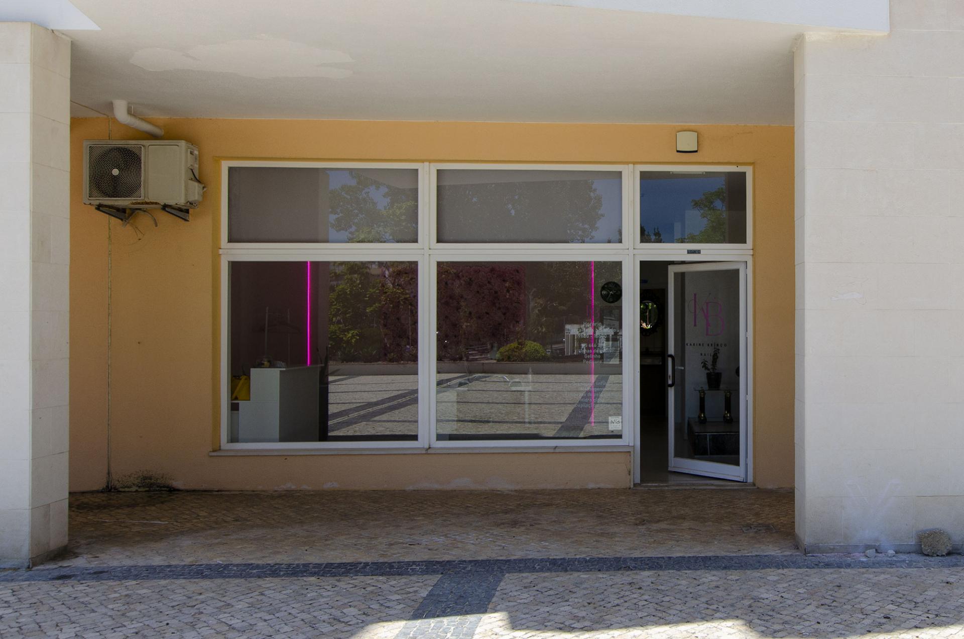 Espaço Comercial com Entrada Direta - Jardins da Parede, Cascais