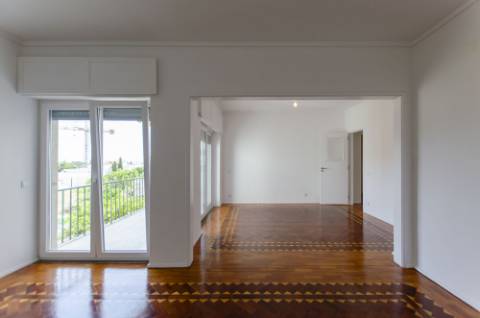 T4 Duplex com Estúdio e Vista Mar em Caxias