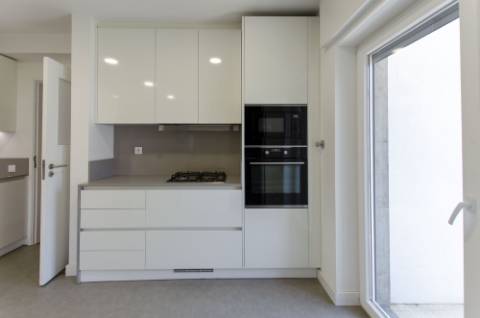 T4 Duplex com Estúdio e Vista Mar em Caxias