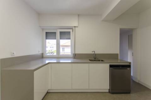 T4 Duplex com Estúdio e Vista Mar em Caxias