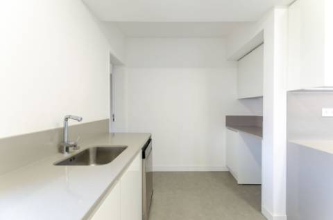 T4 Duplex com Estúdio e Vista Mar em Caxias