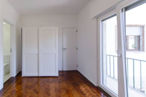 T4 Duplex com Estúdio e Vista Mar em Caxias