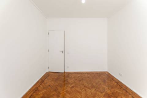 T4 Duplex com Estúdio e Vista Mar em Caxias