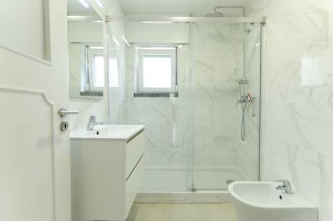 T4 Duplex com Estúdio e Vista Mar em Caxias