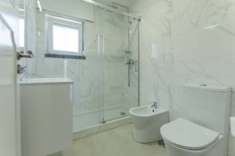 T4 Duplex com Estúdio e Vista Mar em Caxias