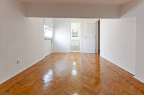 T4 Duplex com Estúdio e Vista Mar em Caxias