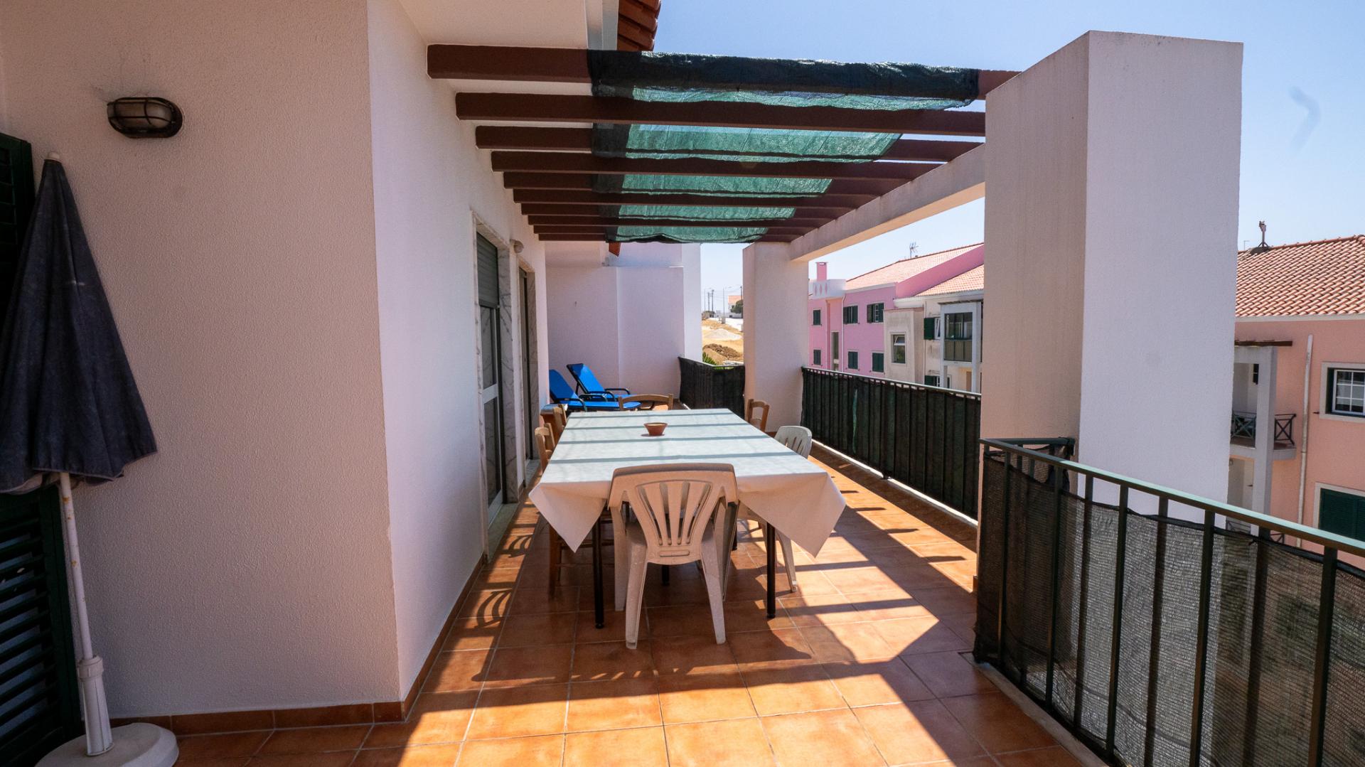 T4 Duplex com Dois Terraços, Vista Mar , 2 Lugares de Garagens e Arrecadação - Ericeira
