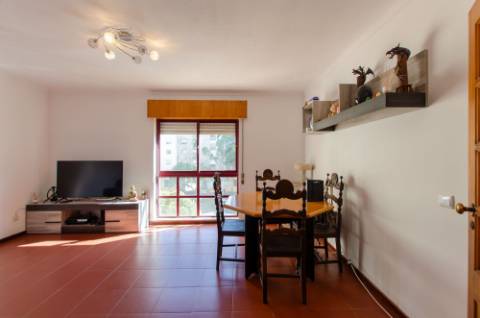 T3 cheio de sol, no Algueirão