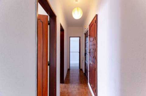 T1 junto ao Centro Comercial das Palmeiras