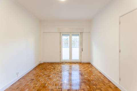 T2 em São Miguel das Encostas, Carcavelos