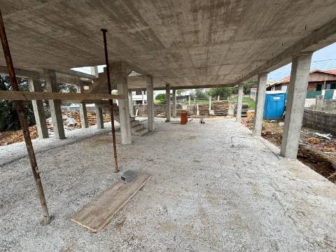 Moradia T4 com piscina, junto a Manique de cima