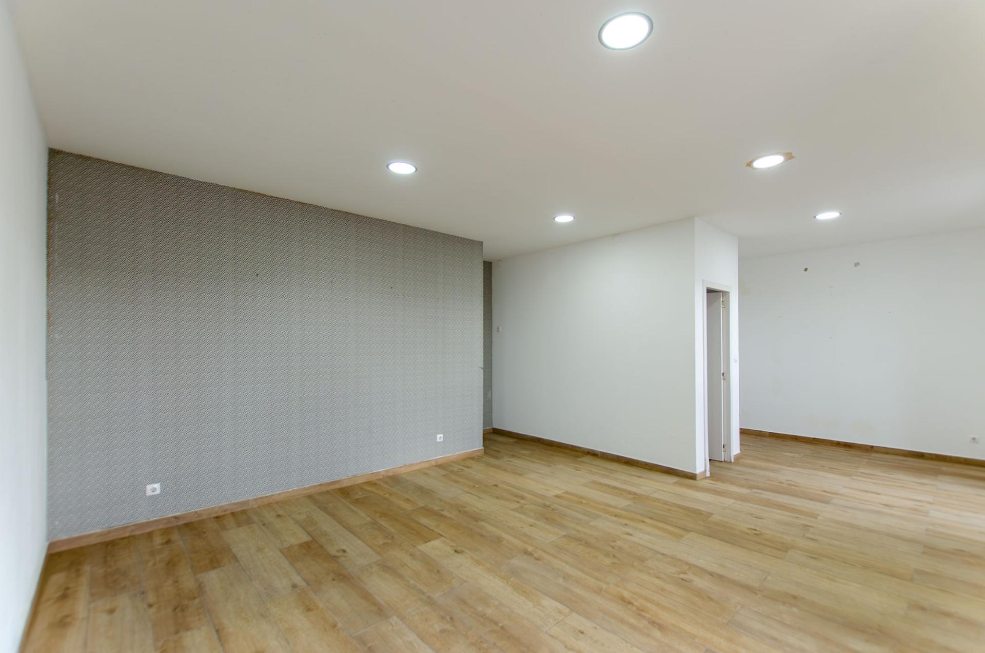 Loja com 2 Salas Amplas e Cenário Exclusivo sobre o Tejo