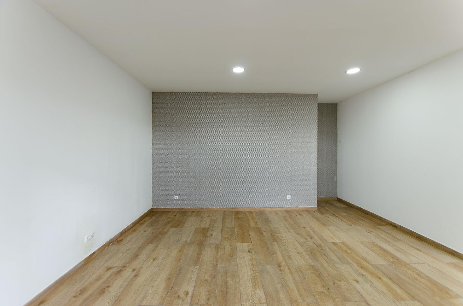 Loja com 2 Salas Amplas e Cenário Exclusivo sobre o Tejo