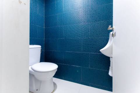 Loja com 2 Salas Amplas e Cenário Exclusivo sobre o Tejo