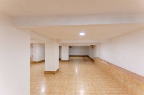 Loja com 2 Salas Amplas e Cenário Exclusivo sobre o Tejo