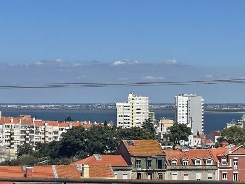 T2+1 Remodelado na Penha de França