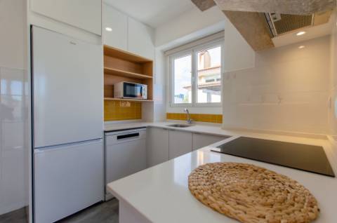 T3 renovado e com logradouro na Portela de Sintra
