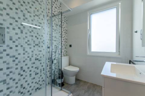 T3 renovado e com logradouro na Portela de Sintra
