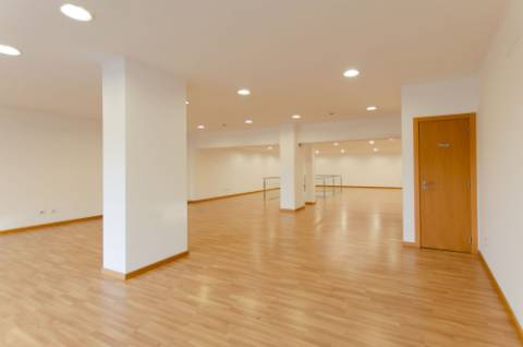 Espaço Comercial com 2 pisos, em São Domingos de Rana